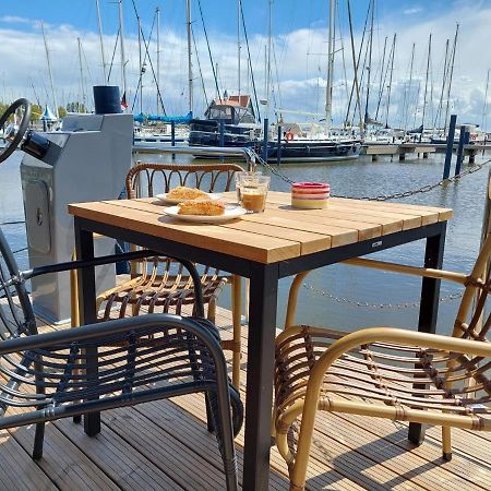 Luxury Houseboat In Volendam Marina Hotel Kültér fotó