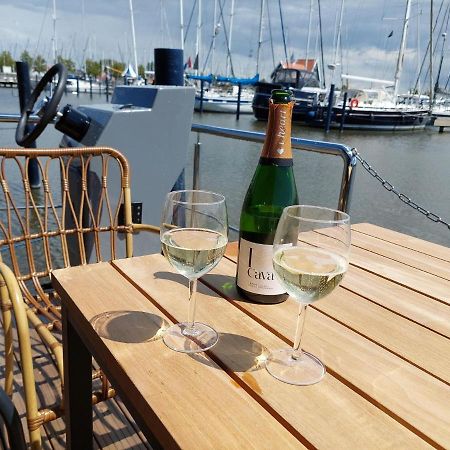 Luxury Houseboat In Volendam Marina Hotel Kültér fotó