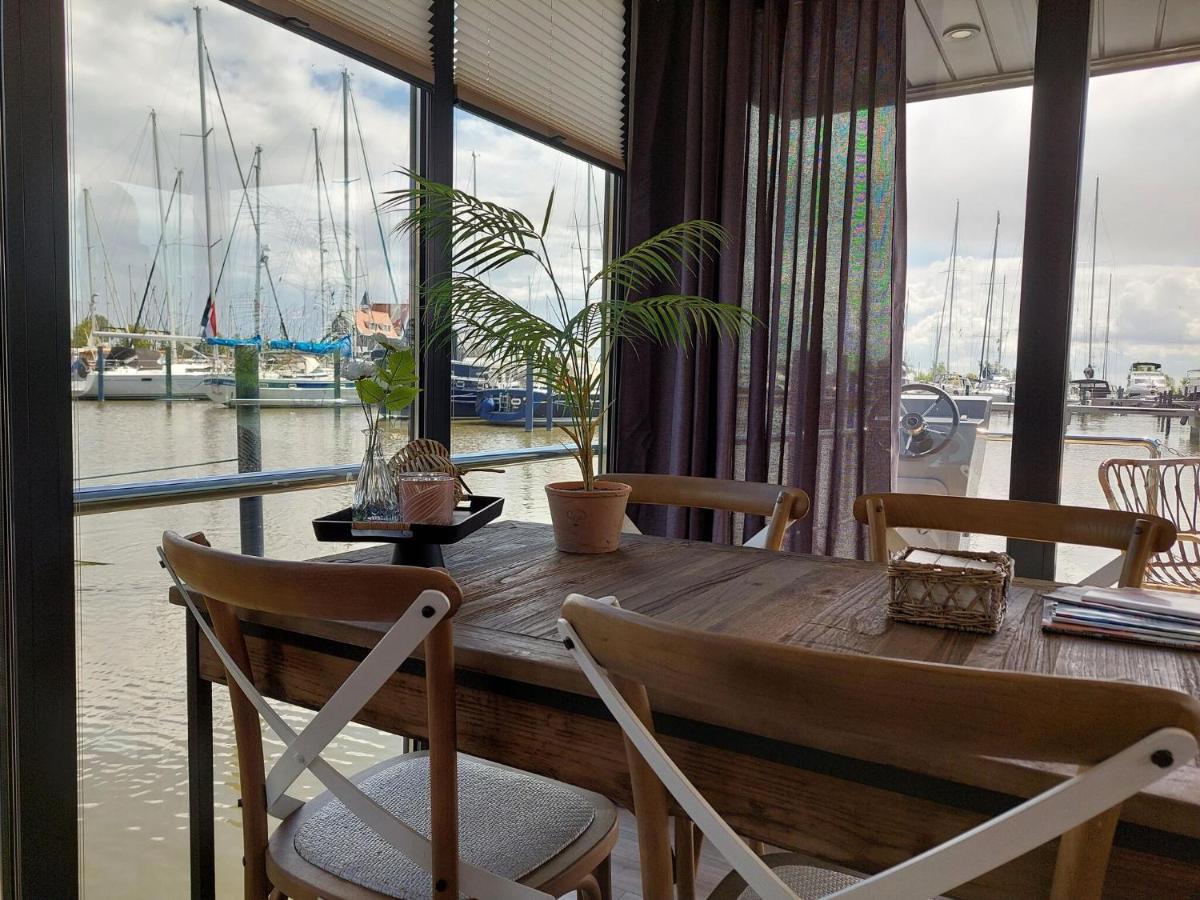 Luxury Houseboat In Volendam Marina Hotel Kültér fotó
